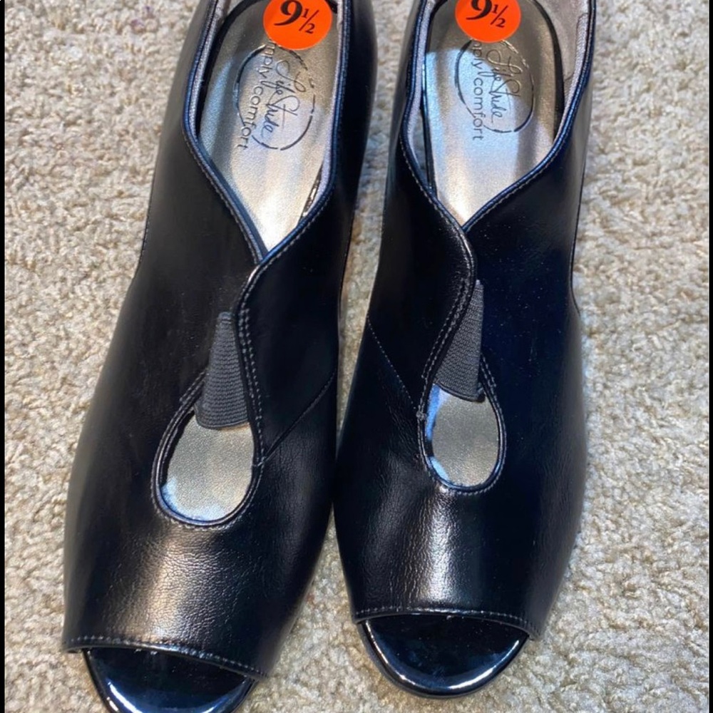 Black heels 9.5